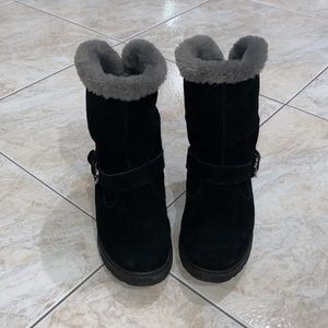 Le Saunda Black Suede Faux Fur Boot